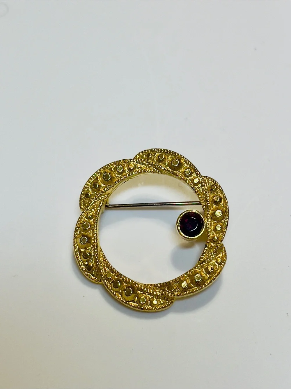 Vintage Gold Tone Round Textured with Garnet Red Rhinestone Brooch/Pin Victorian
